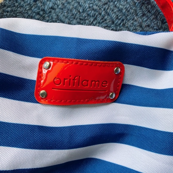 πΊπΈ ORIFLAME 2-in-1 BLUE WHITE RED STRIPE OVERSIZED BEACH BAG + COSMETIC β¦ - Picture 8 of 16